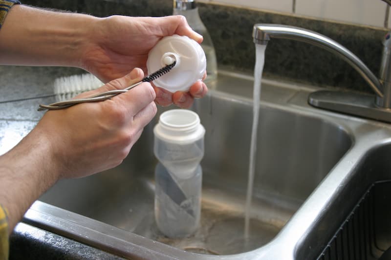 how to clean water bottle